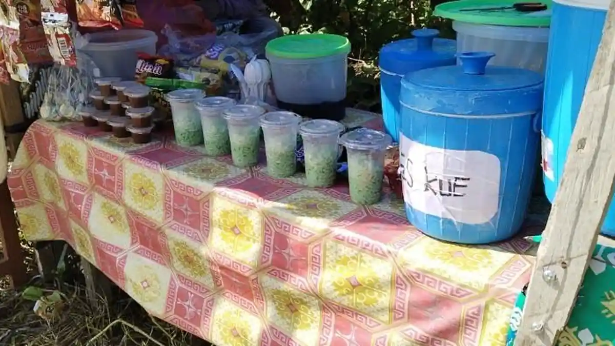 Penjual Cendol Raup Untung Pada Hari Kesehatan Nasional di Mamuju Tengah