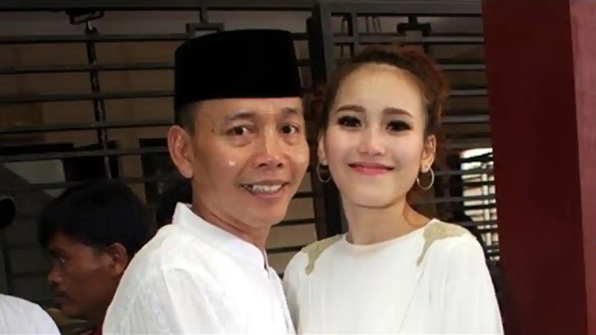Ayah Ayu Ting Ting Marah: Ini Orang Gila, Sudah Sarap  !