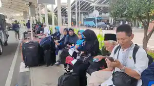 jemaah-umrah-yatofa-terlantar-bandara-jakarta.jpg