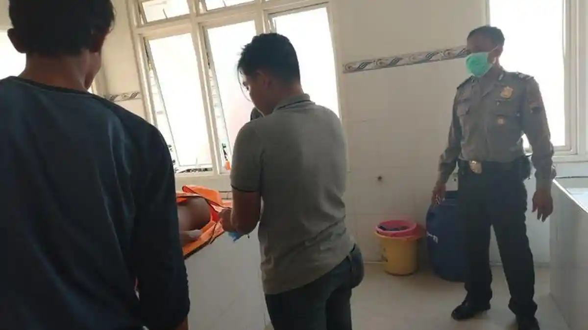 Jasad Wanita Tanpa Busana Mengambang di Sungai Serang