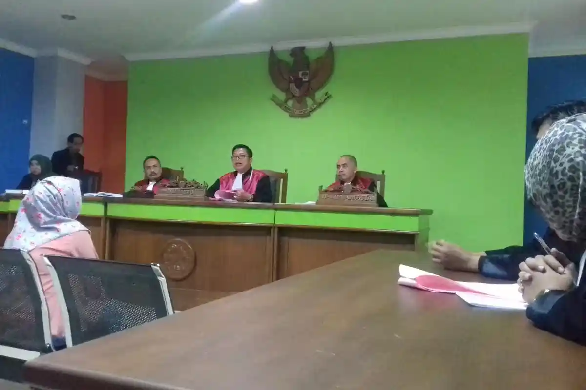 Curhat di Facebook, Yusniar Dituntut 5 Bulan Penjara