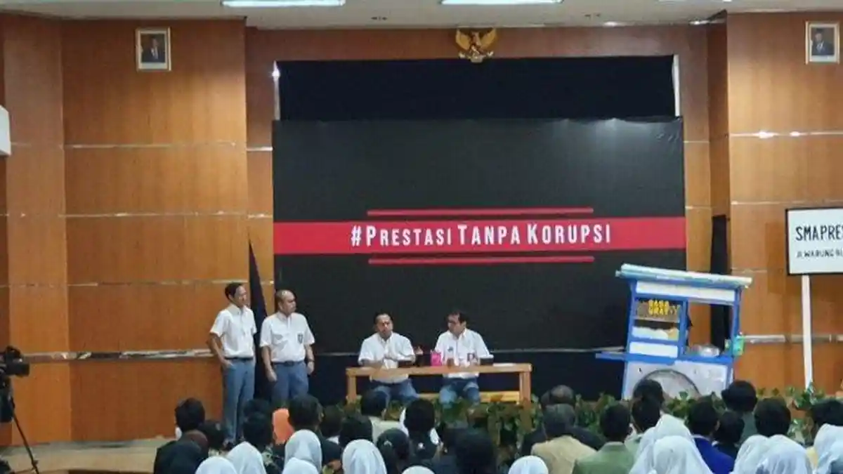 3 Menteri Adu Akting Didepan Presiden Jokowi, Handuk Putih di Leher Erick Thohir Jadi Perhatian