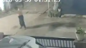 Tangkapan-layar-rekaman-CCTV-memperlihatkan-TW-54-warga-perumahan-Bumi-Sani.jpg