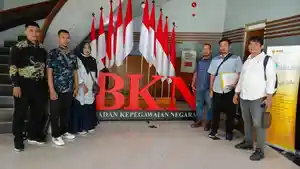 Lembaga-Bantuan-Hukum-LBH-Medan-dan-KontraS-Sumut-bersama-para-guru-honorer.jpg