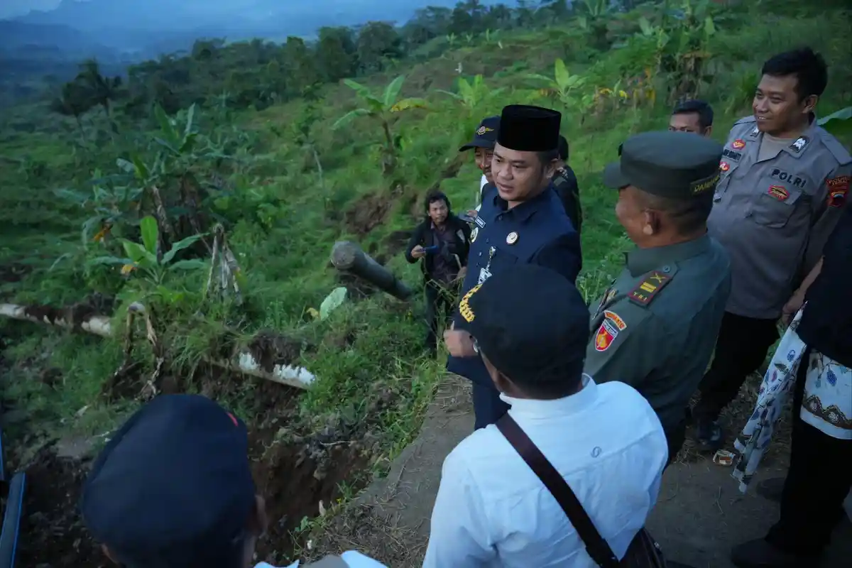 Longsor di Desa Sumbaga Memutus Aliran Pipa Air Bersih PDAB Jateng dan PDAM Kota Tegal