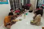Ilustrasi-makan-sahur-bareng.jpg