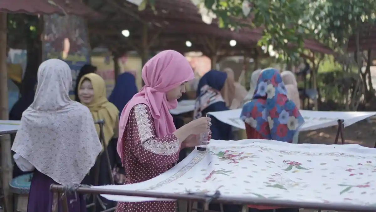 Lestarikan Kearifan Lokal, Emak-emak di Kudus Diajak Pelatihan Membatik