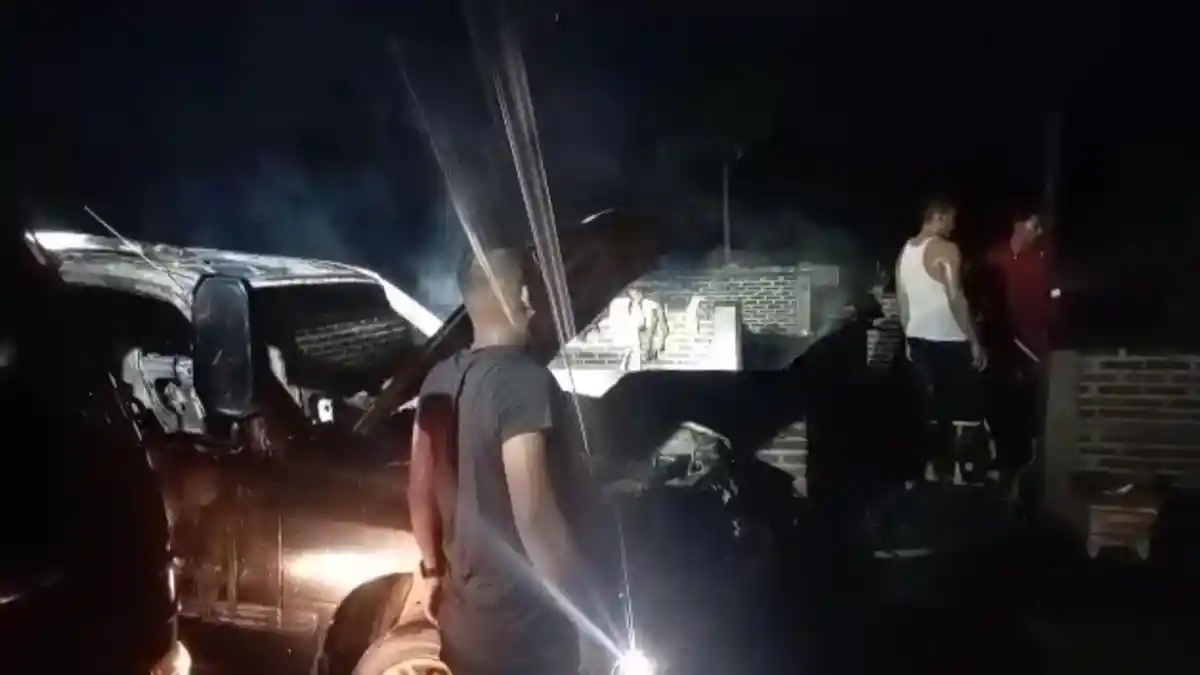 Satu Unit Rumah Bersama Mobil Escudo Terbakar di Samalanga Bireuen