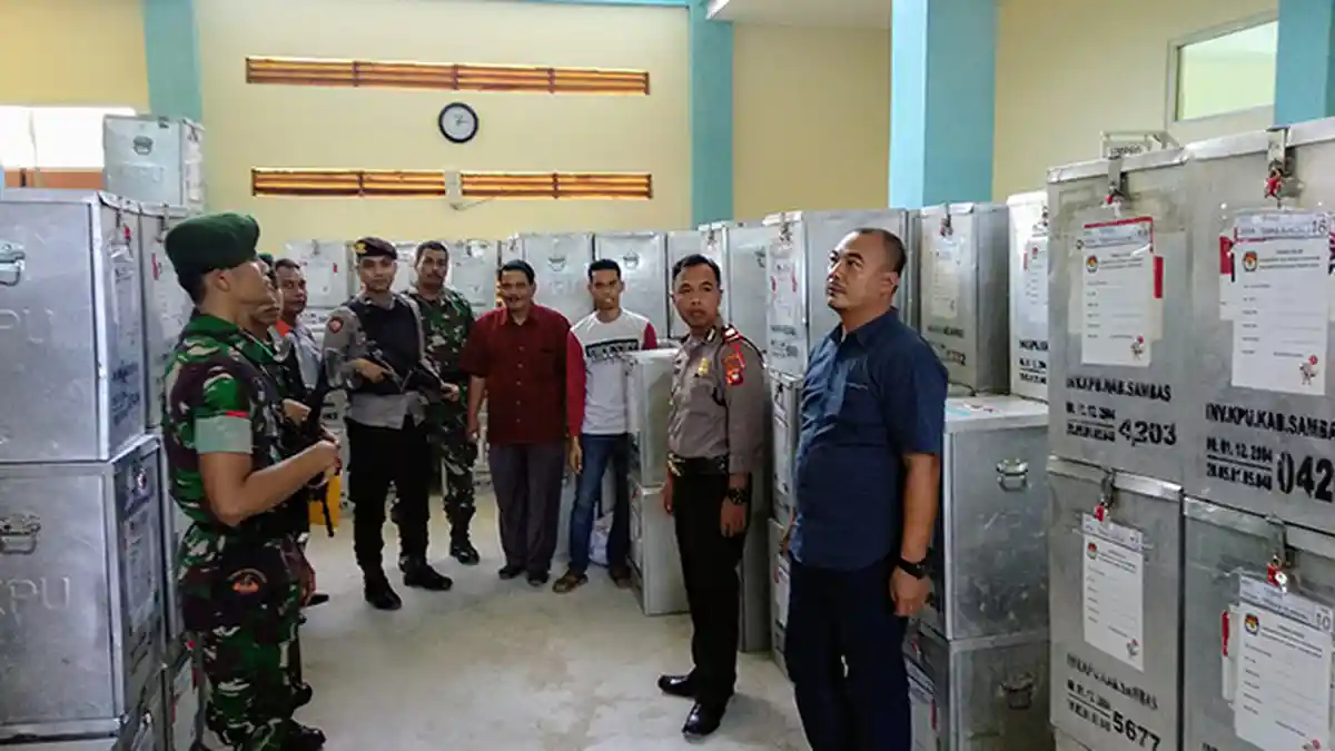 Polisi dan TNI Kawal Ketat Logistik Pilgub Kalbar