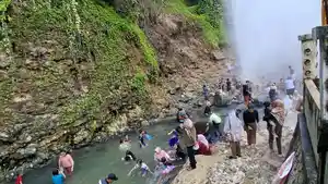 geyser-cisolok-ramai-pengunjung.jpg