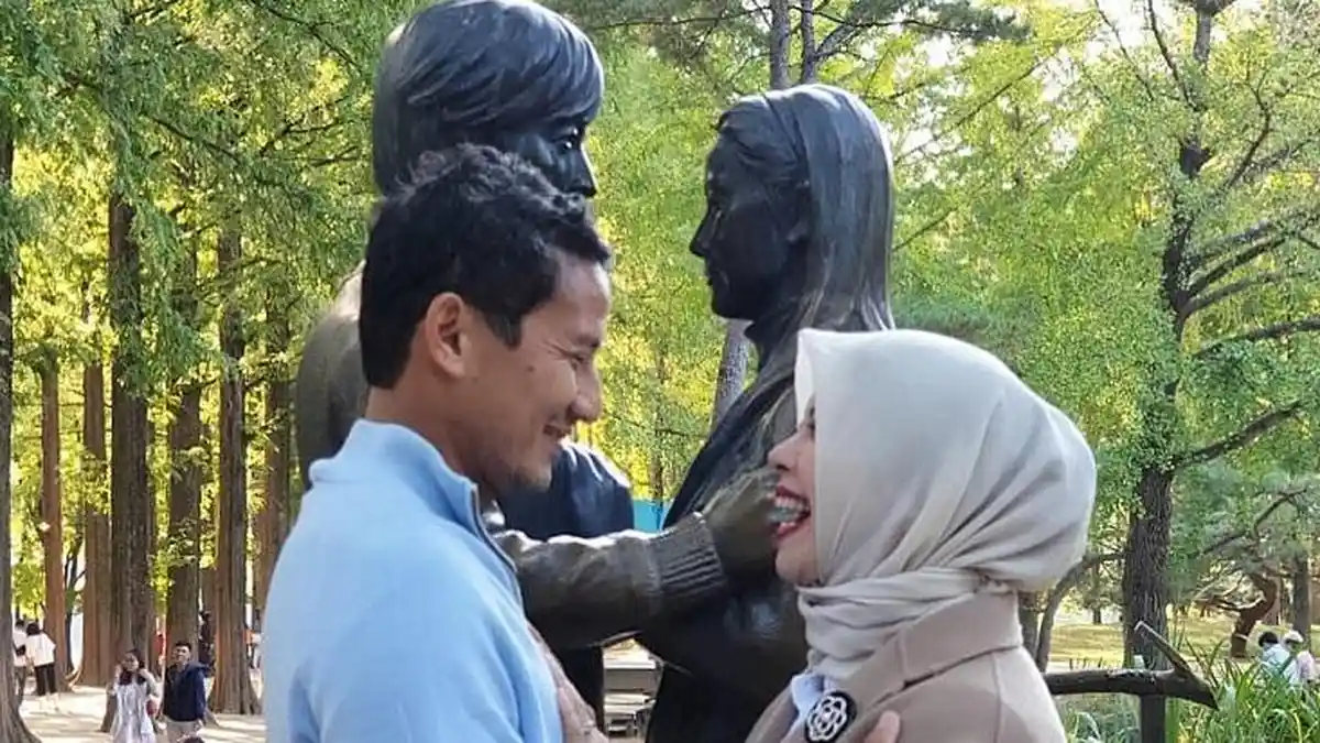 Deretan Potret Romantis Sandiaga Uno dan Istri Ketika Liburan ke Korea Selatan