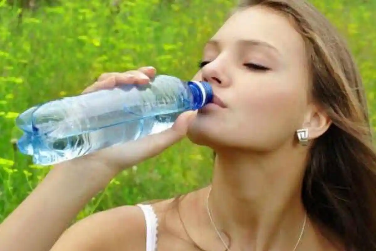 Cara Diet dengan Konsumsi Air Putih, Ada yang Bisa Turunkan Berat Badan hingga 17 Kg