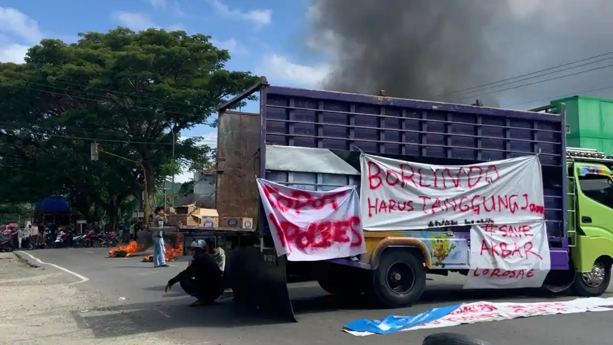 Warga Luwu Tewas Tertabrak Bus Borlindo, Massa Blokade Jalan Trans Sulawesi