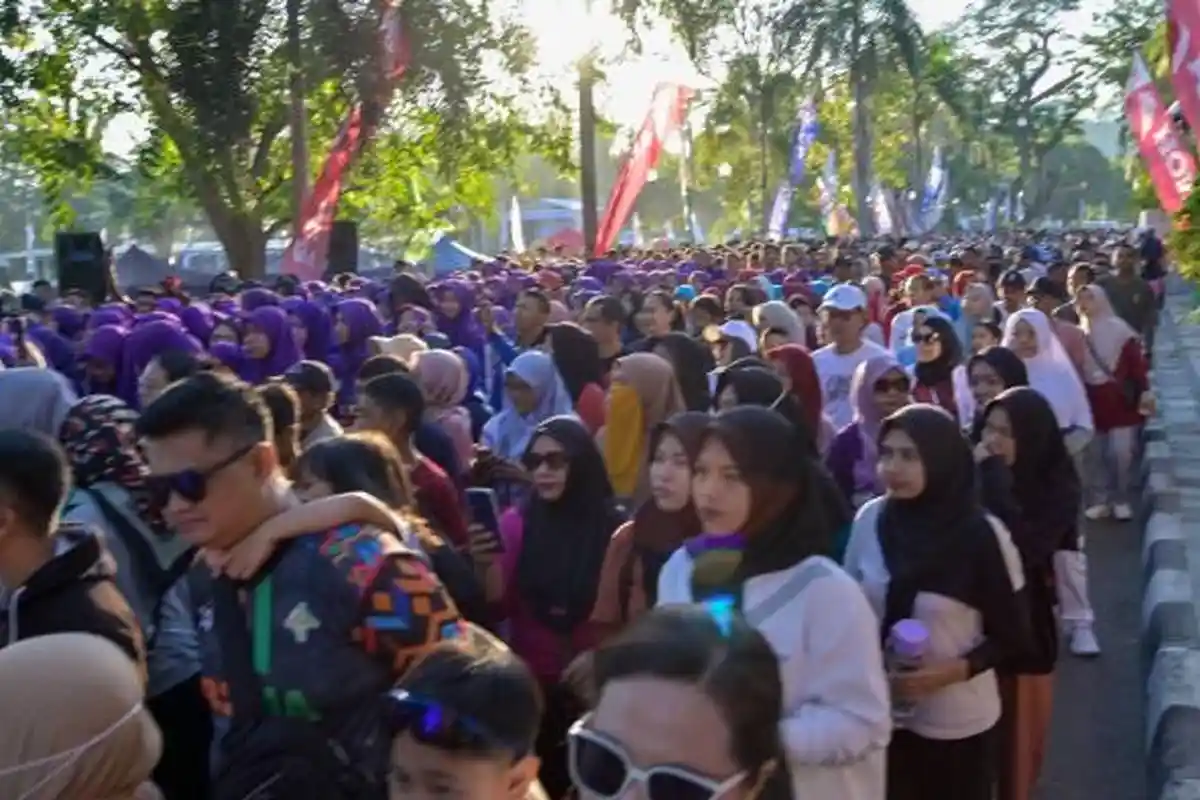 Ribuan Warga Sumbawa Ikuti Jalan Sehat Akbar Jelang Fornas VIII NTB 2025