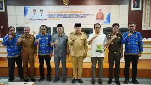 Bupati-Nagan-Raya-TR-Keunangan-foto-bersama-Forkopimda-pada-pencanganan-zona-integritas.jpg