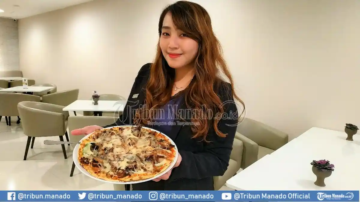 Cakalang Pizza Grand Whiz Manado, Sekali Gigit Langsung Ketagihan