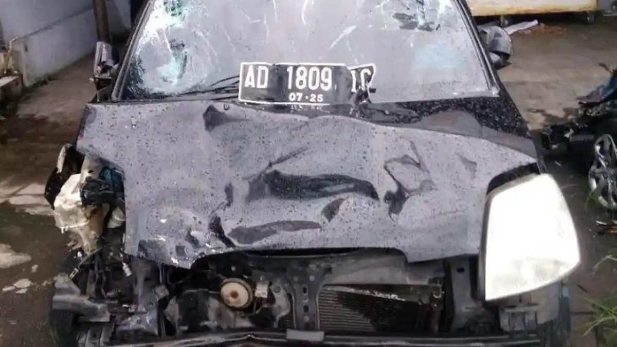 Kecelakaan Maut, Bocah 14 Tahun Bawa Kia Picanto, Tabrak 8 Motor di Lampu Merah, 1 Orang Tewas