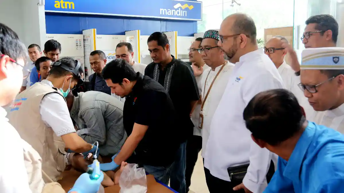 Bank Mandiri Region II Bersama MAI Khitan 100 Anak