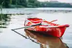 perahu-yang-ditumpangi-seorang-kakek.jpg