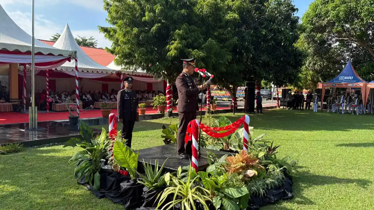 Personel Polres Wajo Nangis di HUT Bhayangkara, Sedih Ditinggalkan AKBP Rosid 'Kapolres Terbaik' - Tribun-timur.com