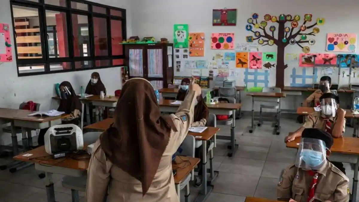 Jawaban Bahasa Inggris Kelas 8 Halaman 160: What is The Main Problem Of The Sender’s Post?