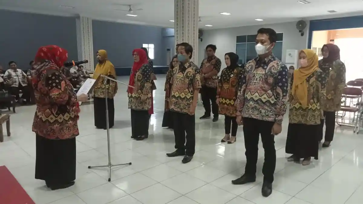 Rektor Univeritas Sang Bumi Ruwa Jurai Lantik Pejabat Baru Periode 2022-2026