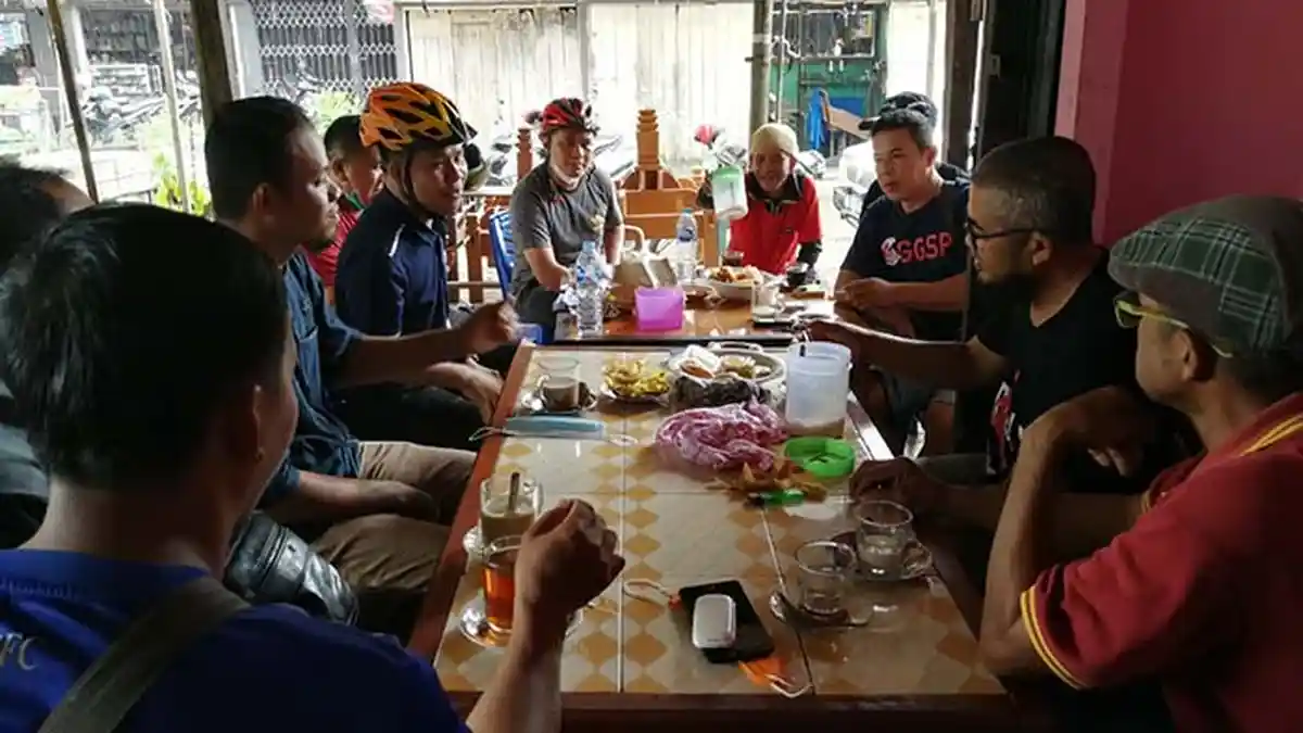 Sambil Bersepeda, Bupati Sambas Serap Aspirasi Masyarakat dan Pedagang