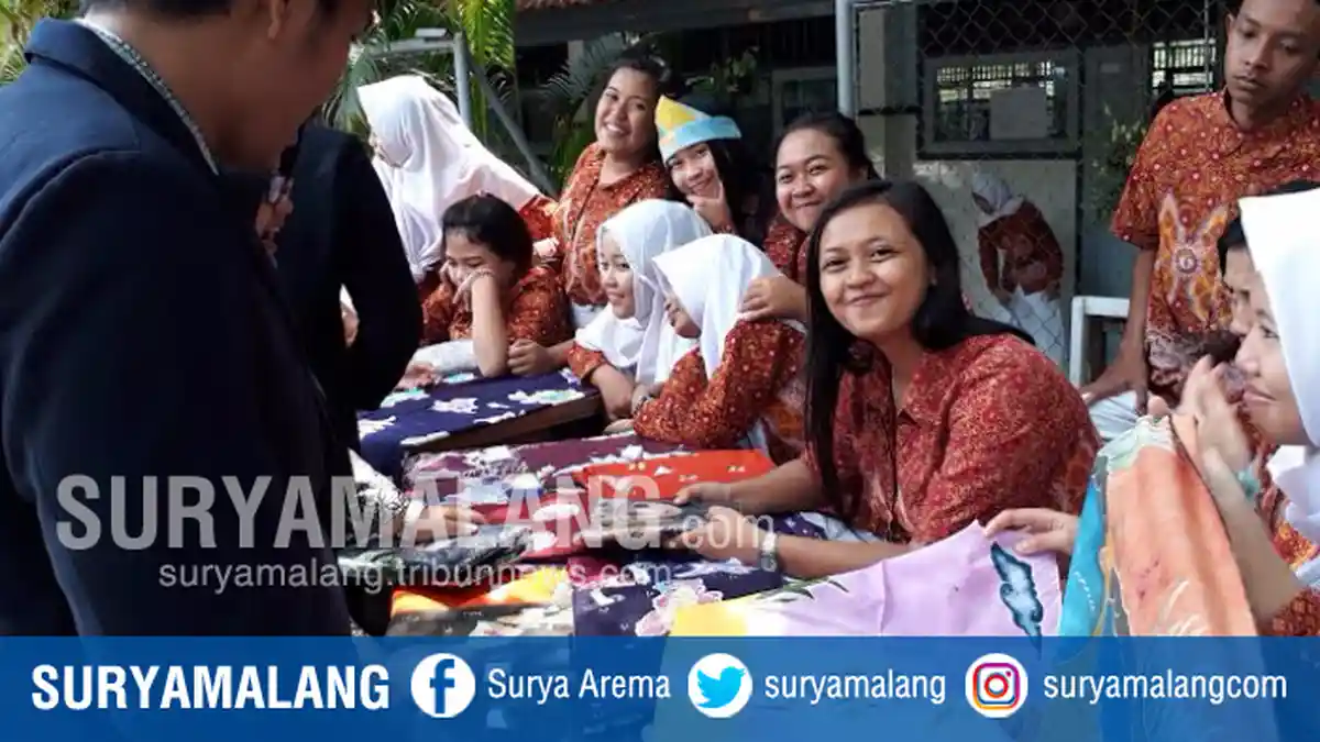 Begini Cara Beda Siswa SMKN 5 Kota Malang Peringati Hari Batik Nasional