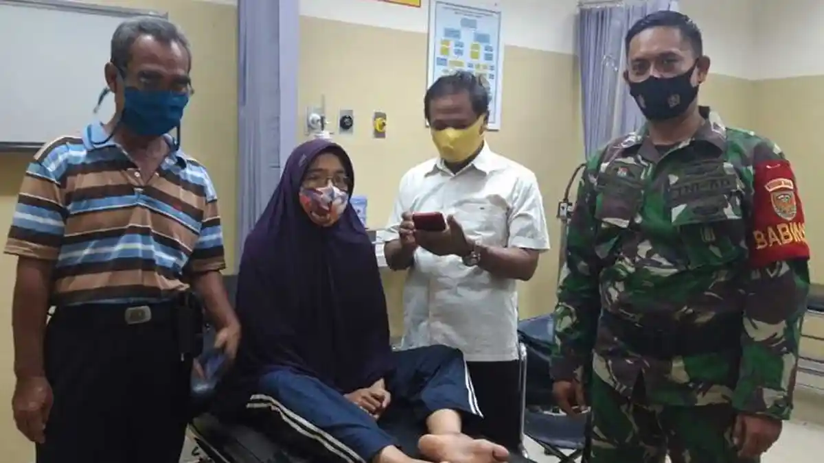Ibu Rumah Tangga Terjatuh saat Terkena Peluru Nyasar