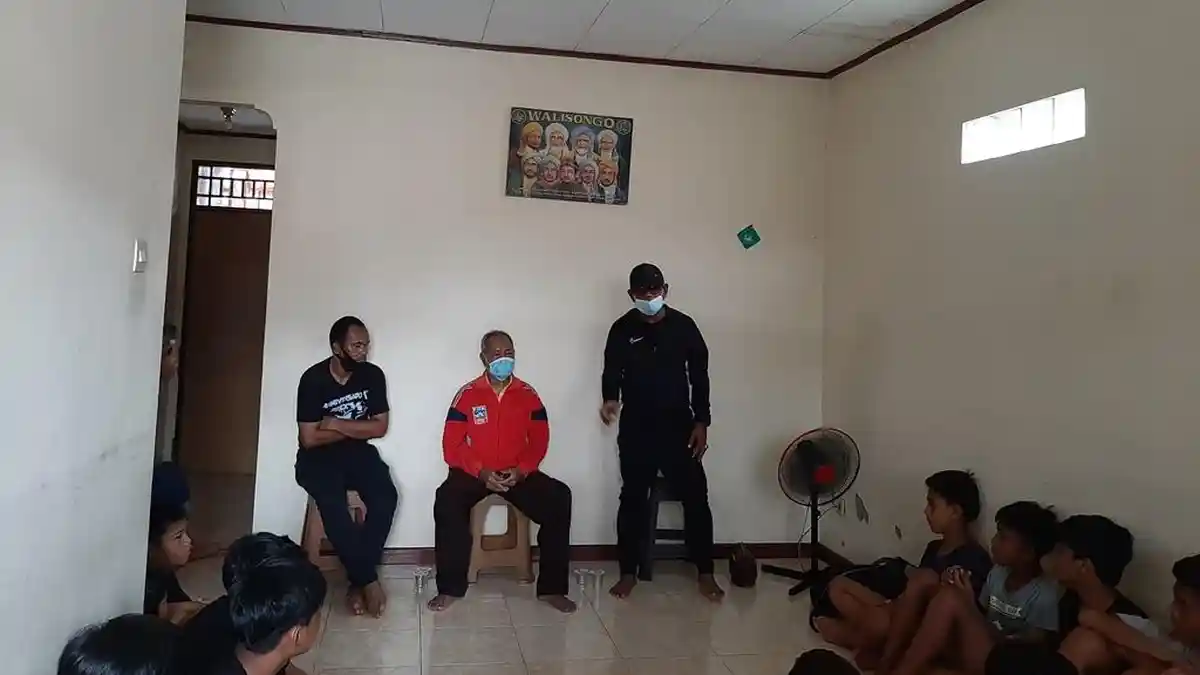 Emral Abus Berikan Wejangan Mengenai Berlatih Sepakbola