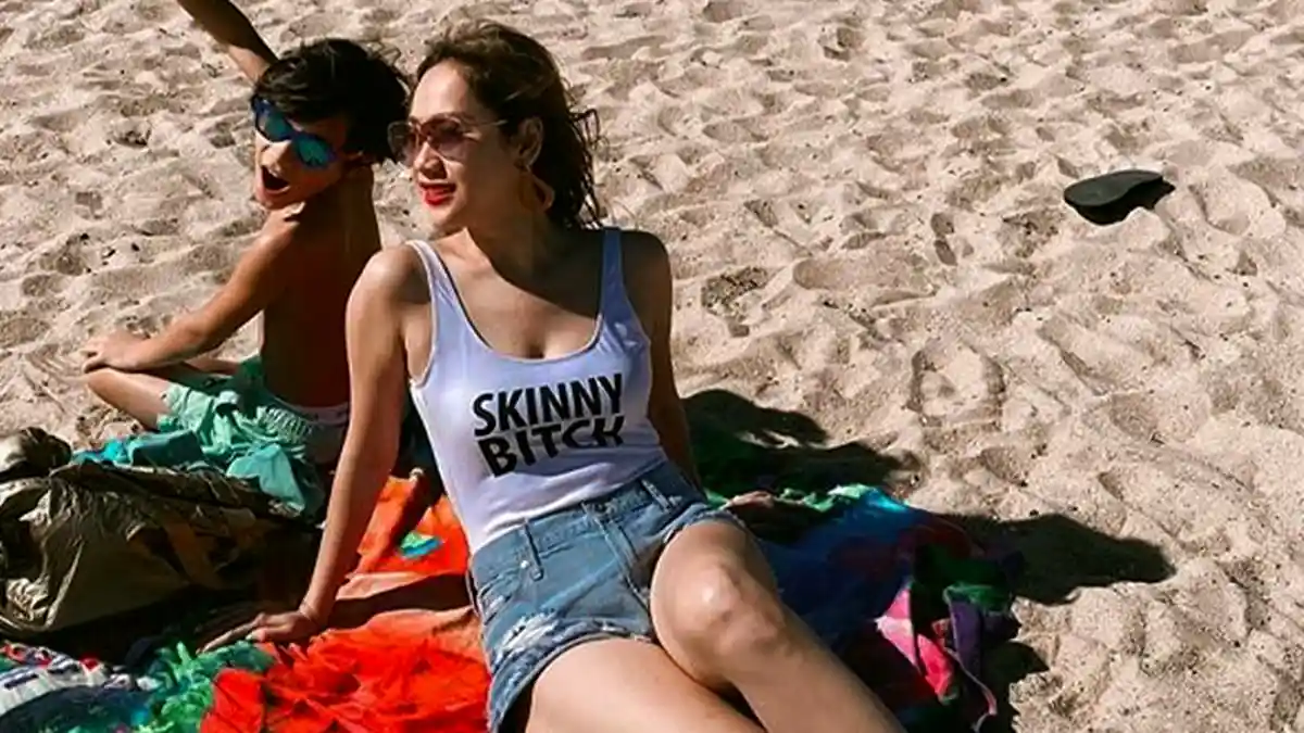 BCL Berpose Kenakan Bikini Peluk Noah di Pantai, Netizen Malah Ungkit X Factor dan Yan Josua