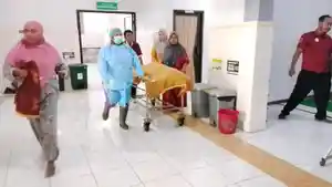 jenazah-tukang-sayur-diduga-korban-begal-keluar-dari-kamar-jenazah-RSUD-dr-Hariyoto.jpg