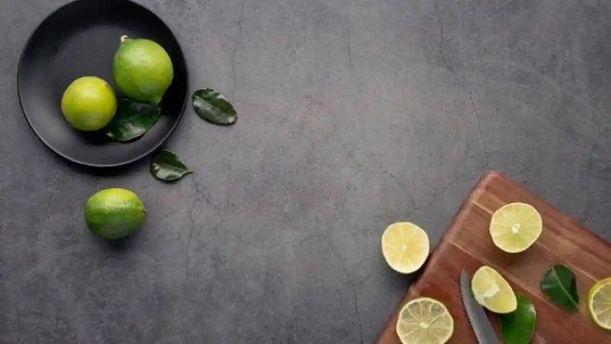 Punya Bibir Hitam? Berikut Tips Cerahkan Bibir yang Gelap Pakai Jeruk Nipis.