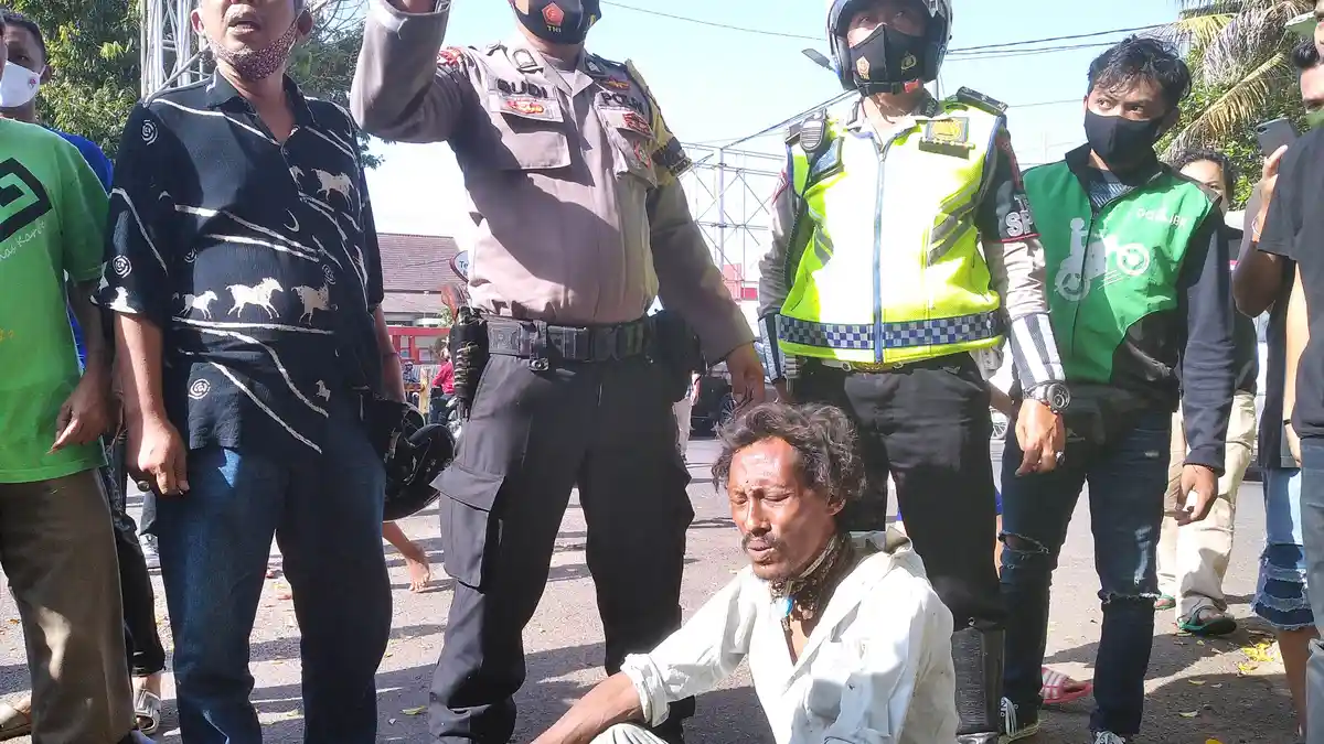 Ternyata, Orang Gila yang Bakar GOR Saburai Bandar Lampung Pernah Mencoba Bunuh Diri