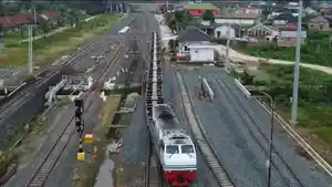 ENERGI-NASIONAL-PT-KAI-KAI-terus-mendistribusikan-1125-unit-gerbong-datar-produksi-PT-INKA.jpg