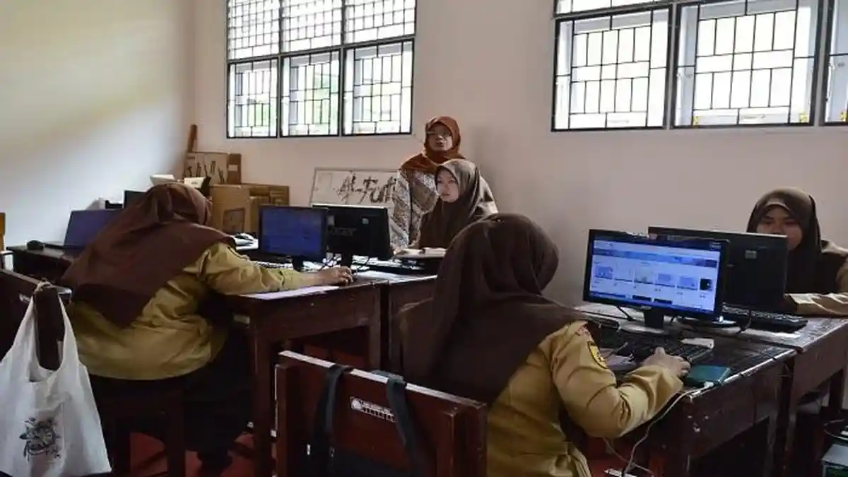 15 Contoh Soal UTS IPS Kelas 8: Gempa yang Terjadi Karena Adanya Aktifitas Kegunungapian adalah