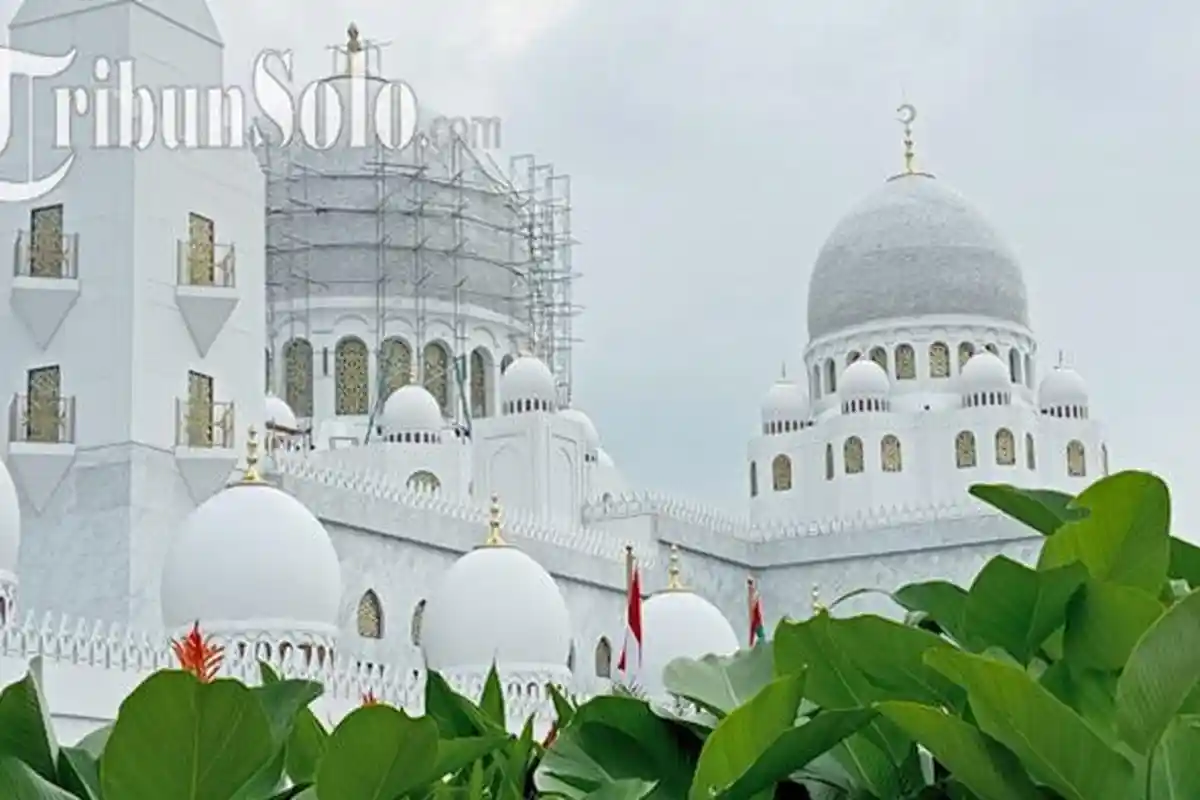 Dari Sandal hingga HP Raib, Pemkot Solo Segera Tingkatkan Keamanan Masjid Raya Sheikh Zayed