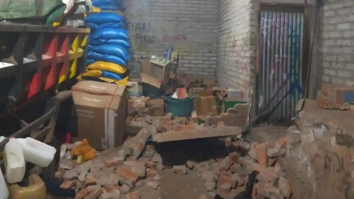 Trauma Gempa, Warga Tidur Diluar Rumah Beralaskan Terpal dan Tikar