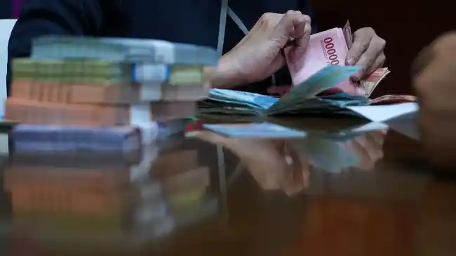Rupiah Sore Ini Kembali Loyo, Ditutup Melemah ke Rp 16.836 Jumat 12 Februari