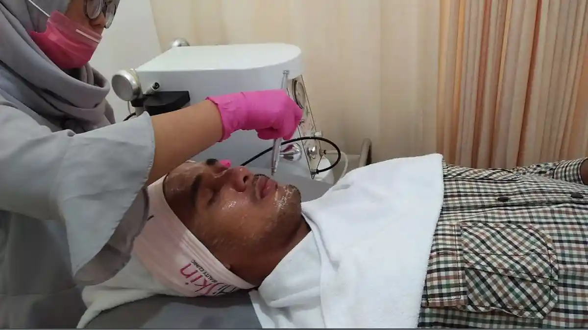 Cara Mudah Perawatan Wajah Pria Biasa Kerja di Lapangan