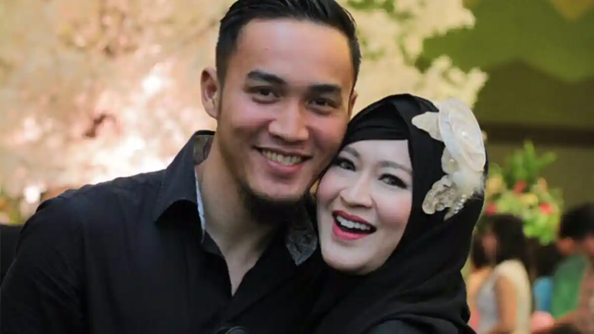 Okie Agustina Posting Percakapan Chat Suami dengan Perempuan Lain