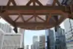 Warga Jakarta Menikmati JPO Jembatan Phinisi