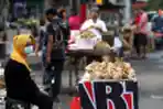 Jelang Idul Adha, Ramai Bermunculan Penjual Ketupat Matang