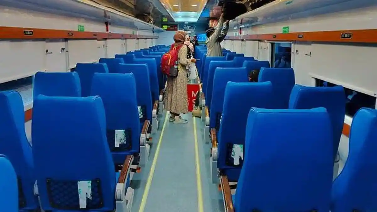 Daftar 9 Kereta Ekonomi New Generation dan Stainless Steel yang Tak Lagi Pakai Kursi Tegak