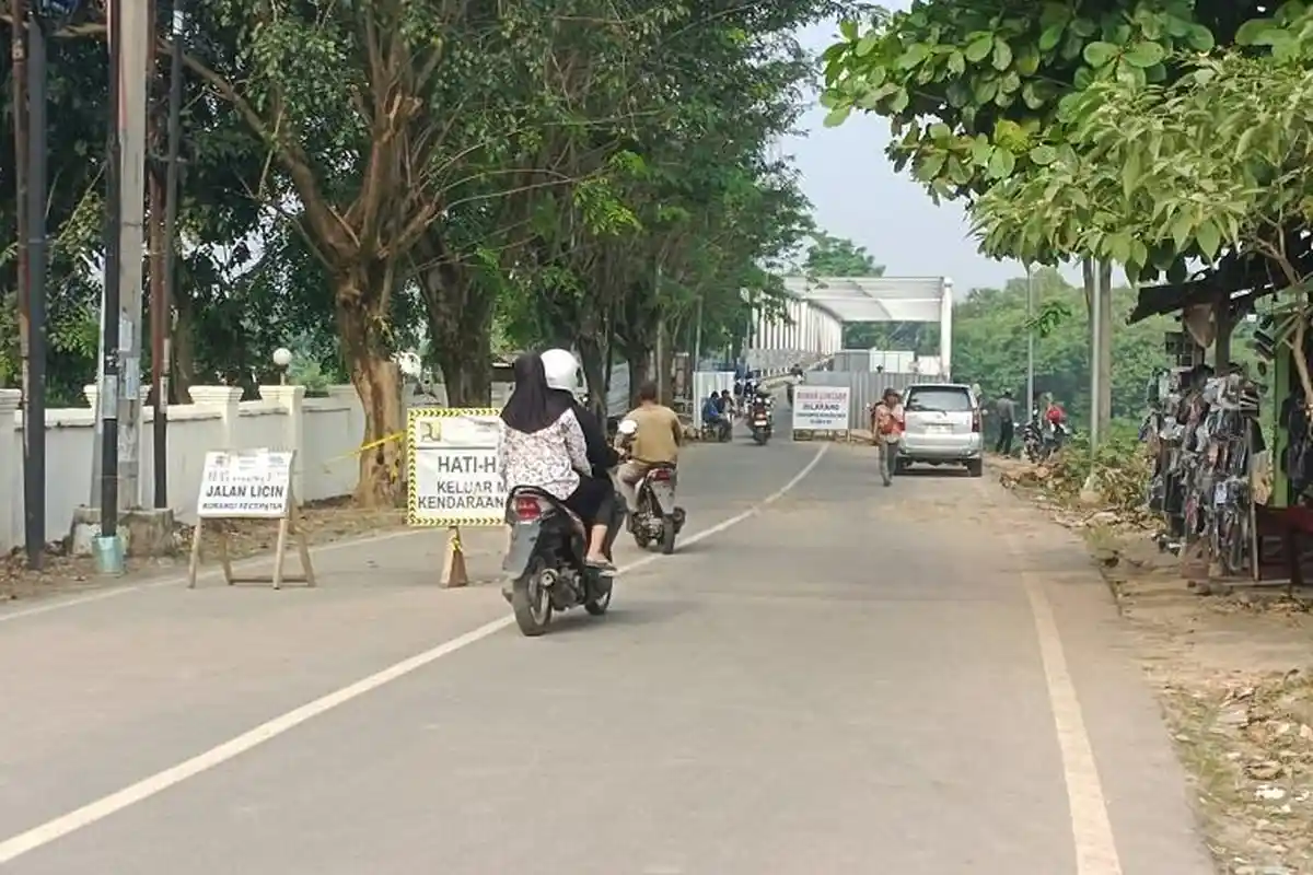 Sempat Ditutup Usai Ambles, Jembatan Cipamingkis Bekasi Bisa Dilalui Motor