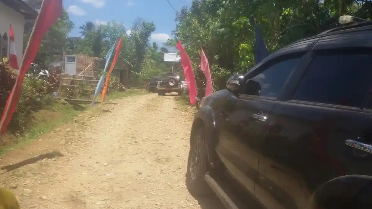 Warga Pattiroang Bulukumba: Tolong Pak Bupati Jalan Kami Rusak, Berbatu dan Berdebu