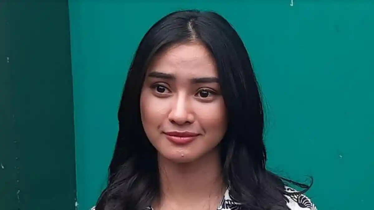 Lebaran Cuma Libur Sehari, Devina Kirana Pilih di Rumah Saja, Silaturahmi Secara Virtual