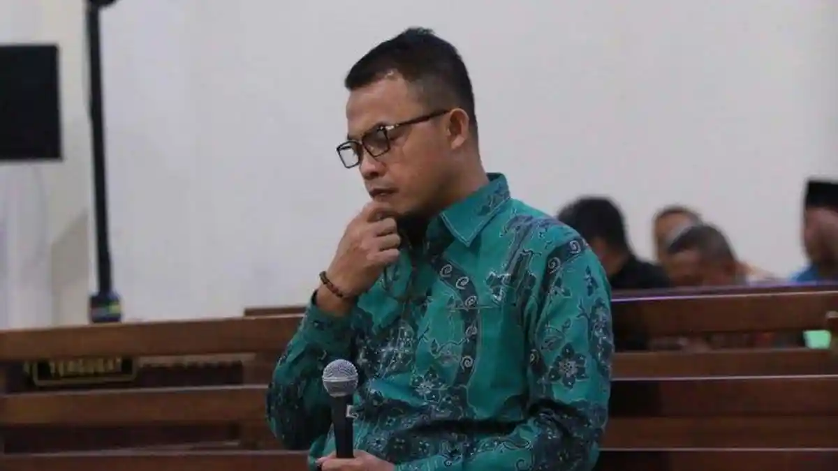 Agus BN Berurai Air Mata Saat Bacakan Pledoi, Hakim PN Tipikor: Tenang, Tolong Tisu