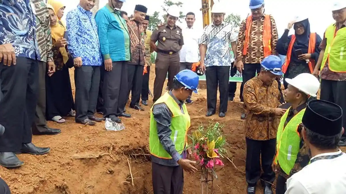 Empat Ruang Kelas dan Satu Asrama Madrasah Mulai Dibangun di Pidie Jaya