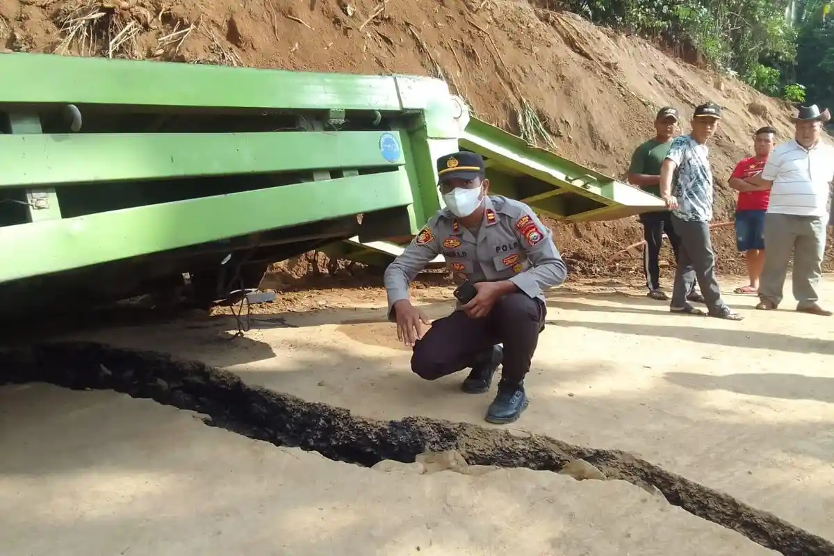 Kondisi Jalan Lintas Curup-Lebong Semakin Mengkhawatirkan, Patah hingga Ambles